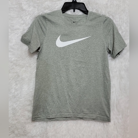 Nike Logo Gray Short Sleeve Kids Tee Boys Size Large - Picture 1 of 7